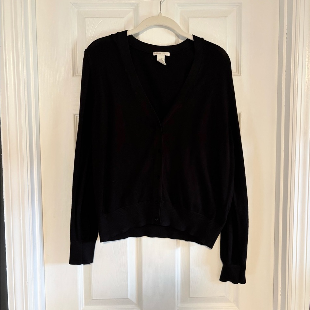 H&M women’s button up sweater cardigan size medium